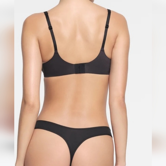 New Skims Nipple Bra - Picture 2 of 13